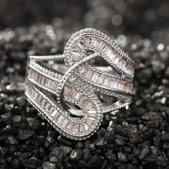 STERLING SILVER DIAMOND RING, CUTE RING, SHINY RING. - Picture 3 of 5